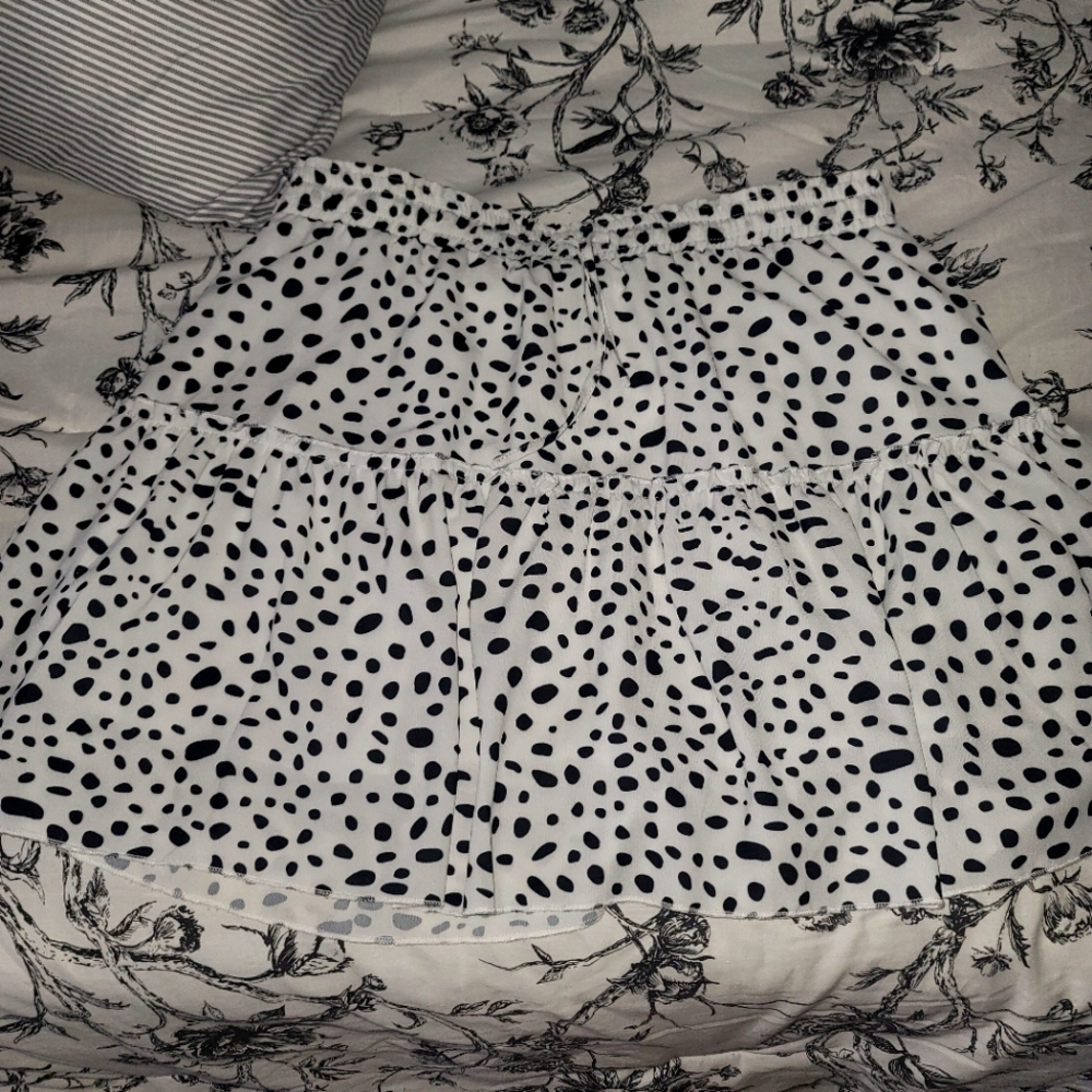 Short skirt flare animal print like new